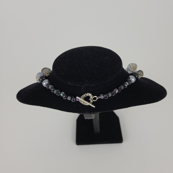 Chic Silver and Black Leaf Necklace - Picture 3 of 7